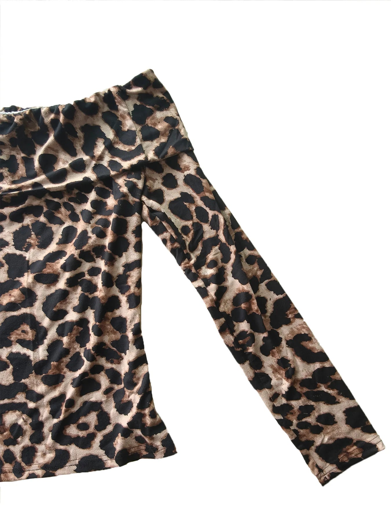 Fashionable women's shirt casual sexy leopard print half shoulder long sleeved pullover T-shirt for women 2025