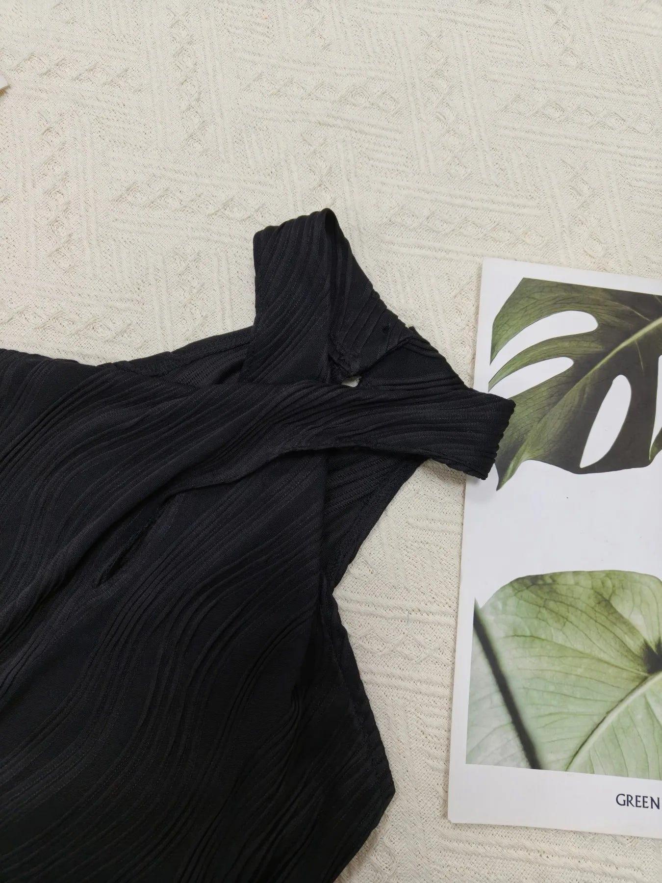 2026 Summer New Women's Sexy Off-the-shoulder Wavy Plain Color Camisole